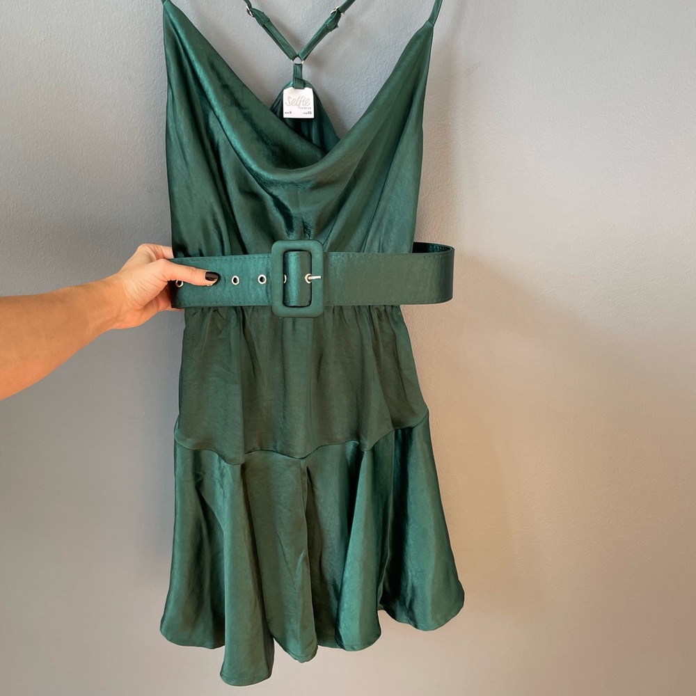 Selfie Leslie Emerald green dress